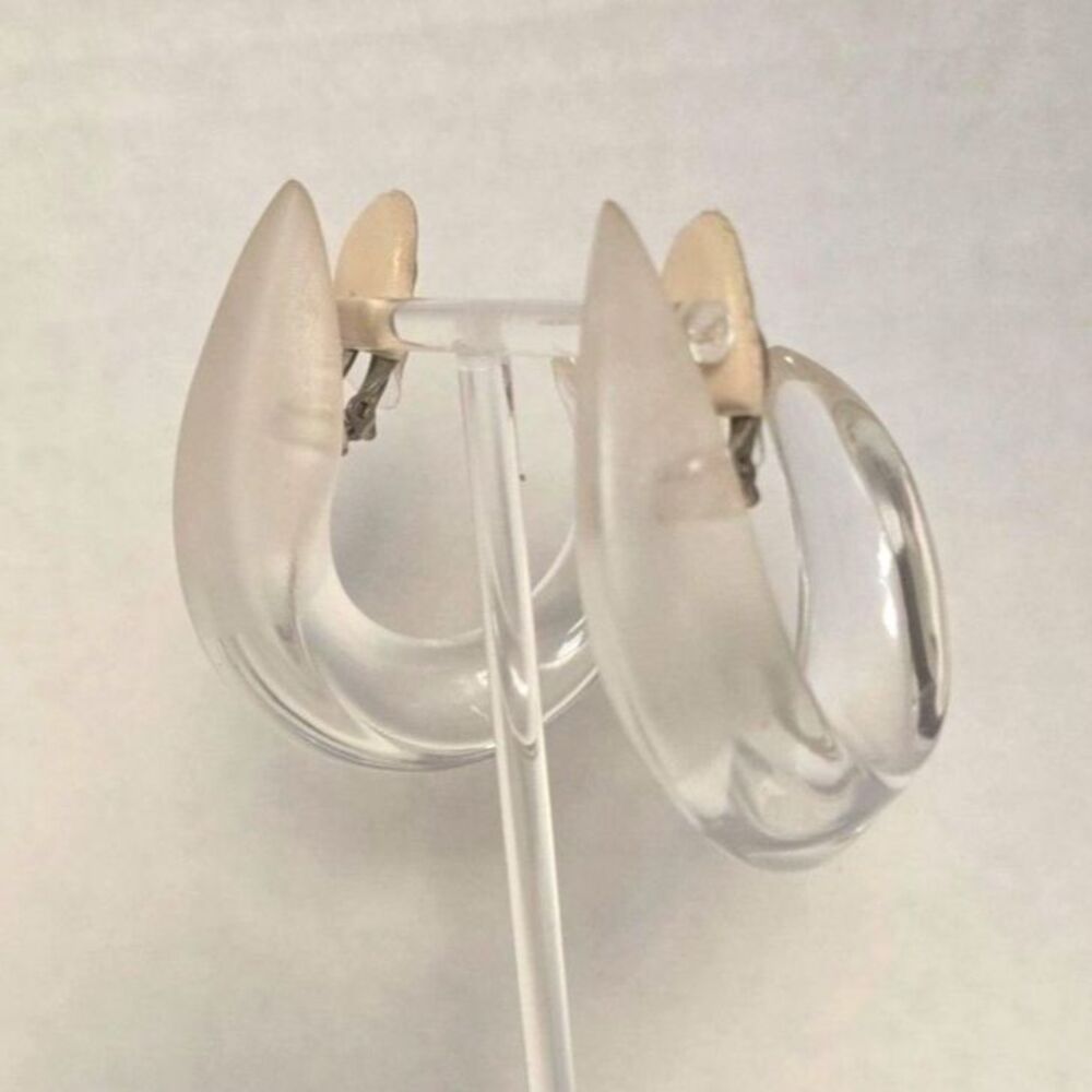 PATRICIA VON MUSULIN Vintage Frosted Clear Lucite Curved Hoop Clip On Earrings